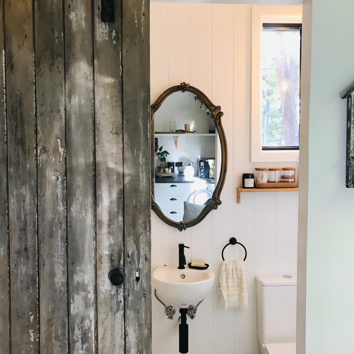 THE FARMHOUSE SHED. Cosy & Peaceful GC Hinterland — photo via the host's Airbnb listing