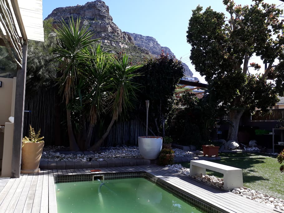 Small splash pool with great mountain views