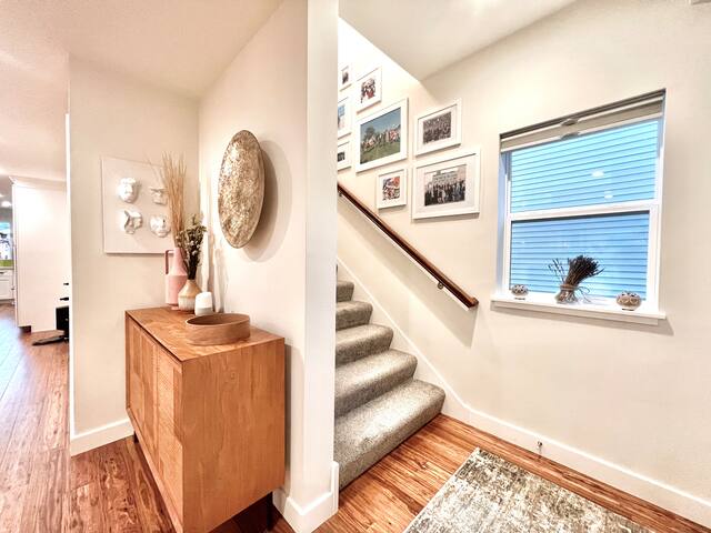 5 BR New Build by LightRail, near Creek gallery image 4