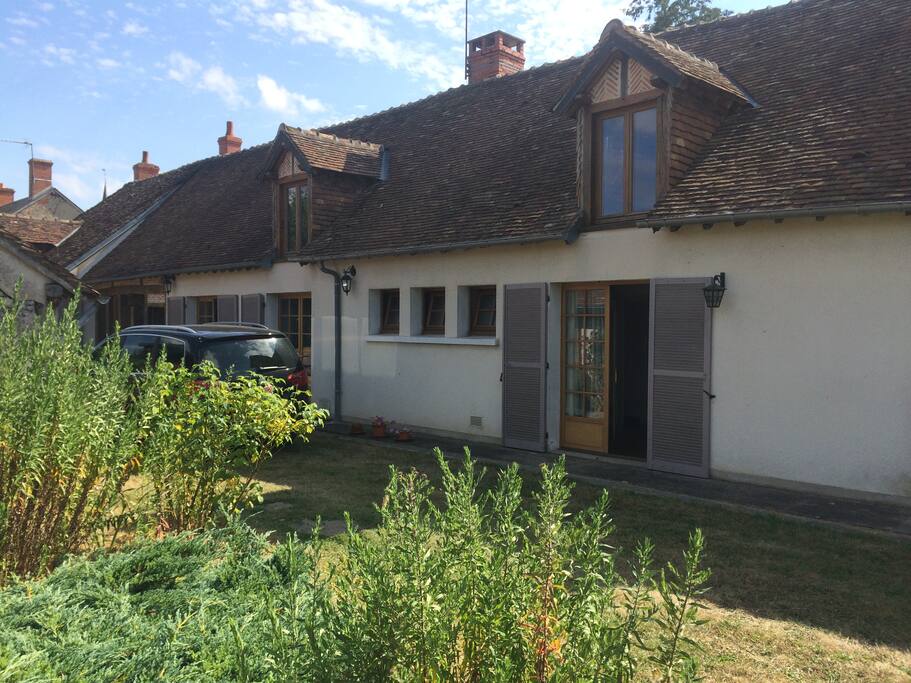 La maison, côté jardin