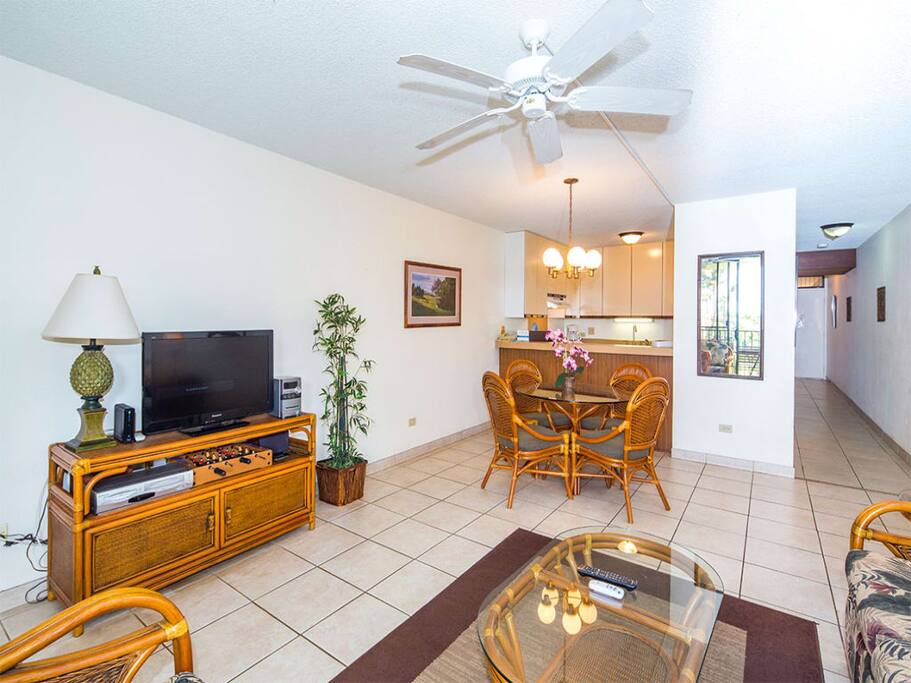 kamaole-sands-1po-5306-living-05.jpg
