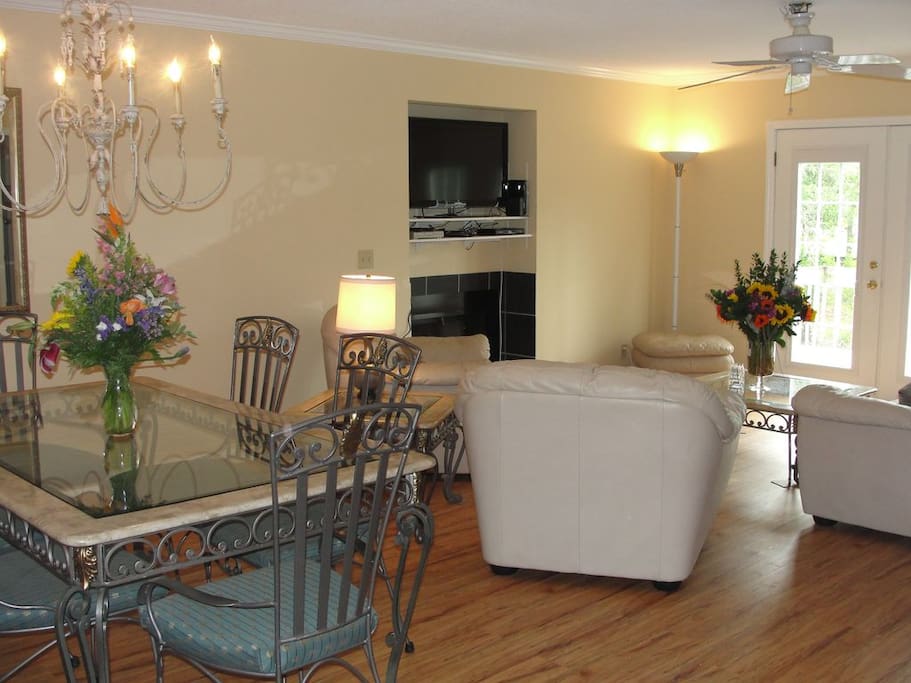 Living/Dining Area