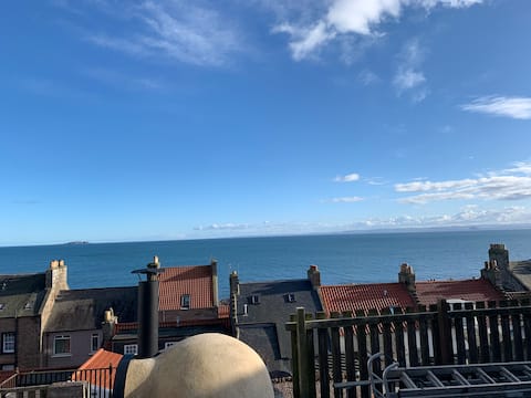 Poetry Peter’s coastal retreat - amazing sea views