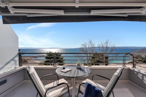 Sea-view apartment for 2 near the beach GRAZIA 5