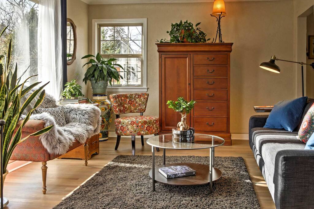 This home is newly remodeled with upscale furnishings.