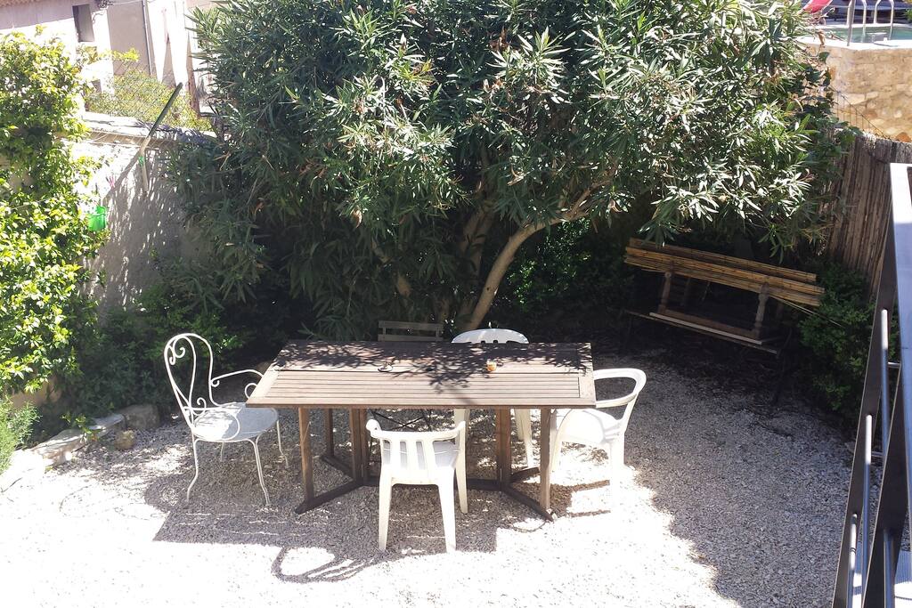 Un jardin en cœur de village.