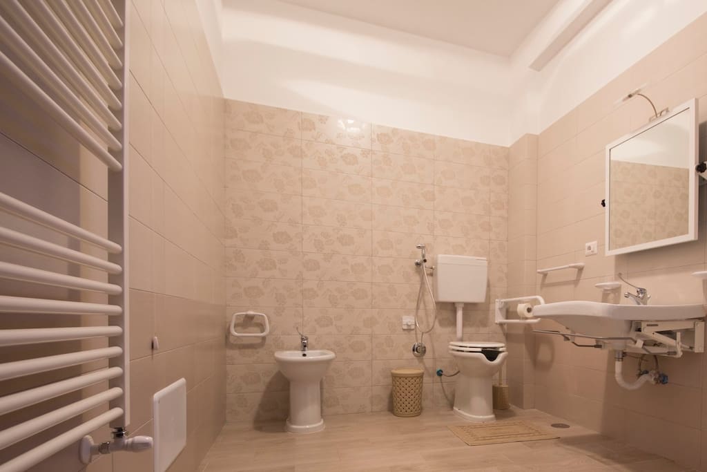 Bagno privato
Private bathroom
Salle de bain privée
