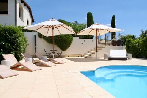 Elegant Pool Villa with Seaview near Rome/Tuscany