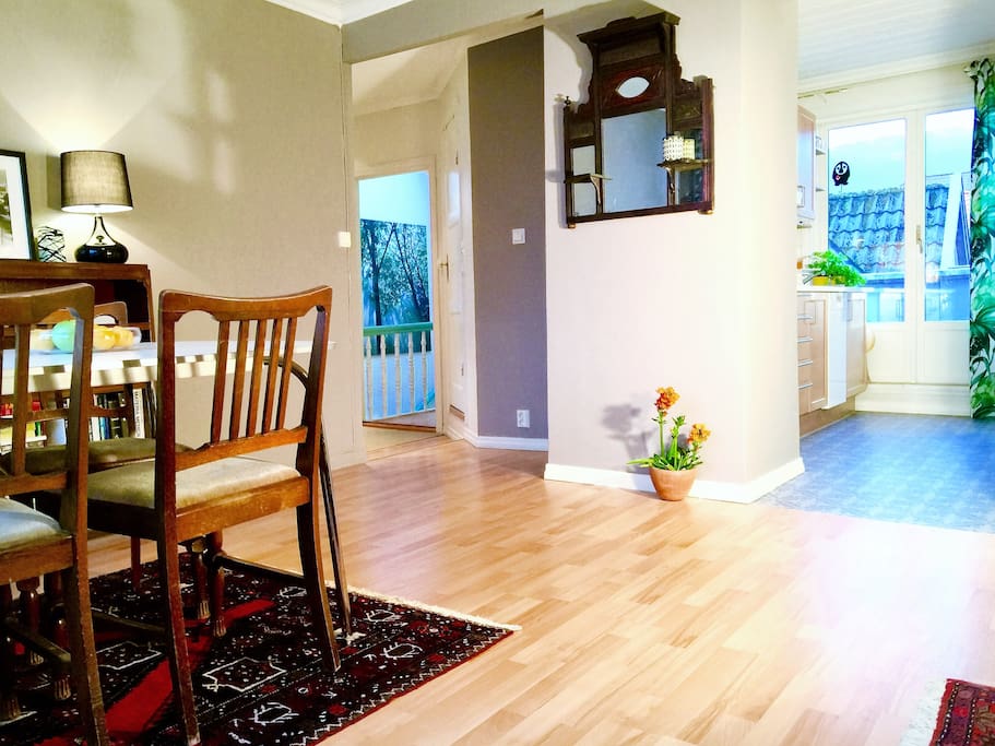 Spacious, balcony on each side.