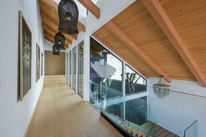 Malibu stunning villa on the water! On Malibu Rd. gallery image 3