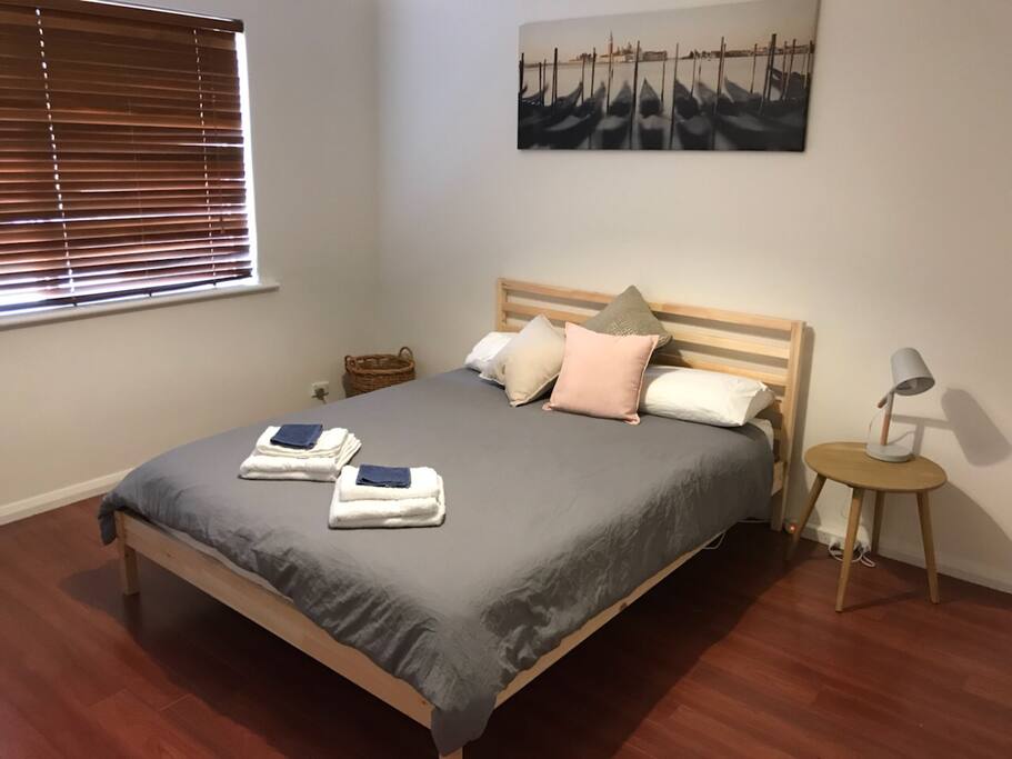 Main Bedroom (Queen)