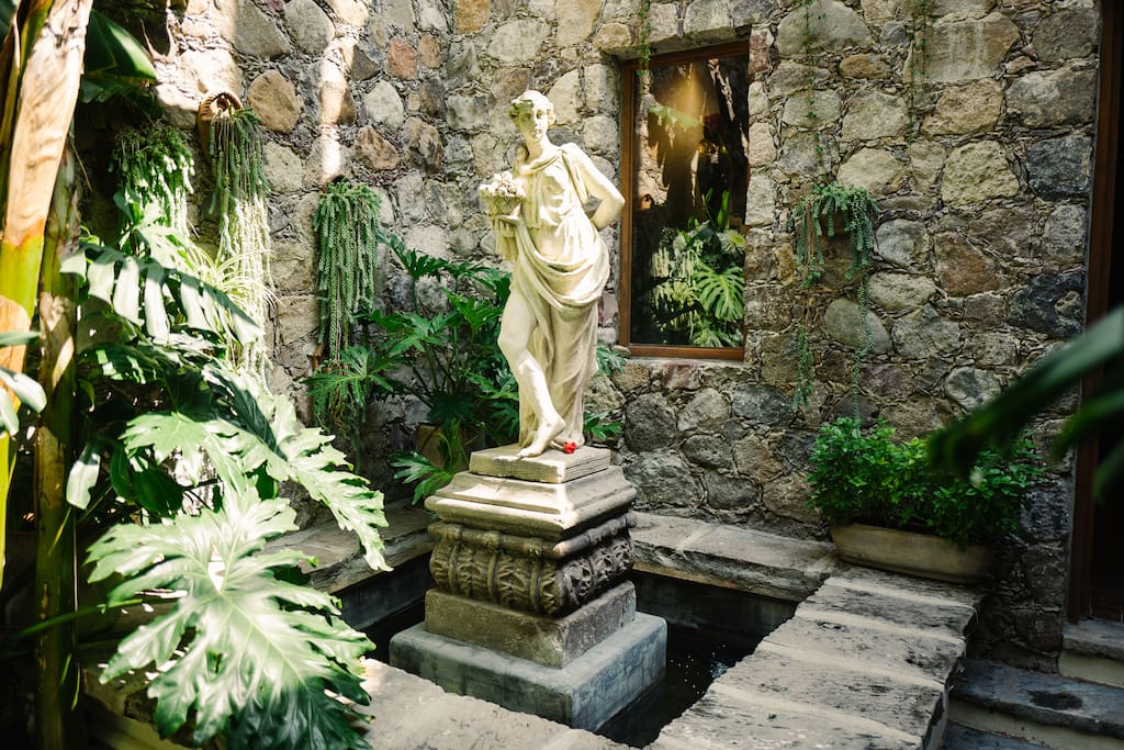 Entryway to front door.