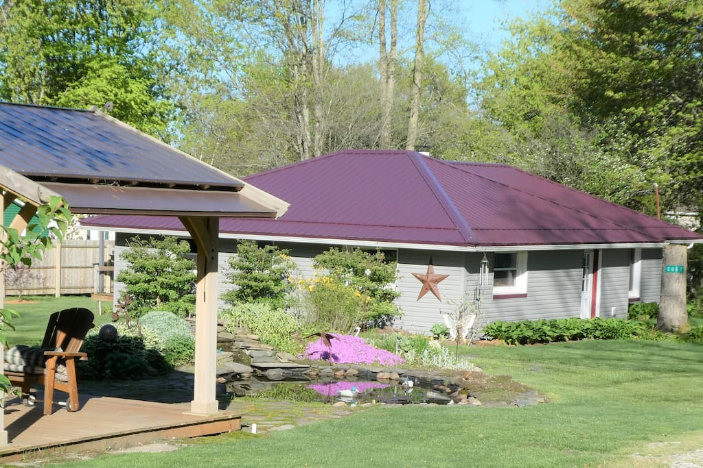 The Annex Cottages for Rent in Jamestown, Pennsylvania, United States