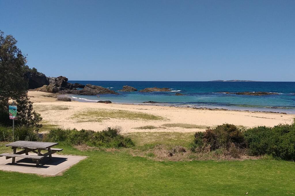 Easy stroll to end of street to Main Beach (more photos of local beaches further along)
