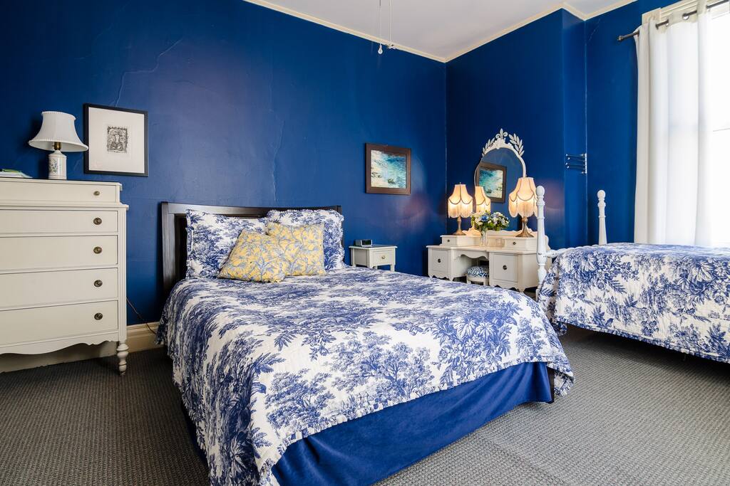 The Laurel Room . . . grace and elegance. A queen bed & a twin!