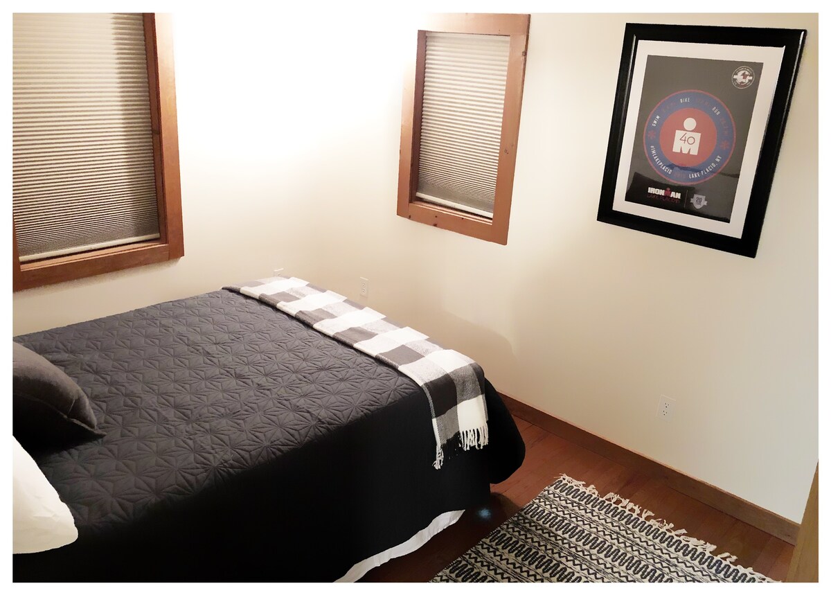 ห้องเลคพลาซิด - เตียงควีนไซส์ 