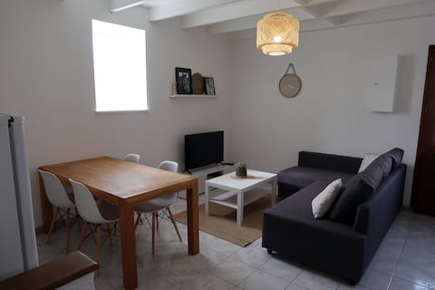 Clermont: F2 + private parking, close to city center