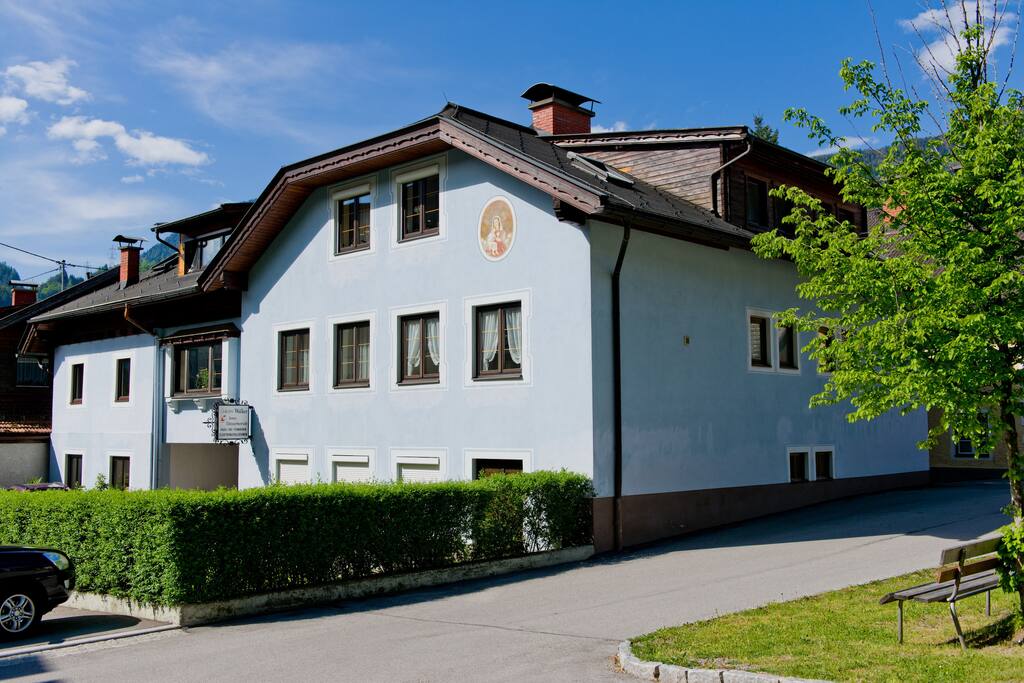 Wohnhaus mit Ferienwohnung im Obergeschoß