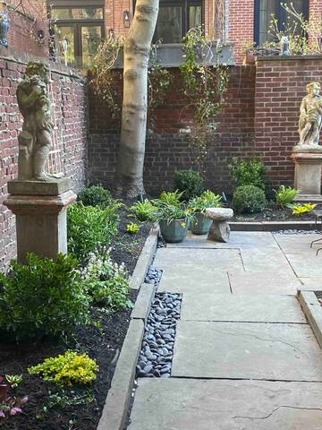 New York meets Paris, private garden oasis gallery image 5
