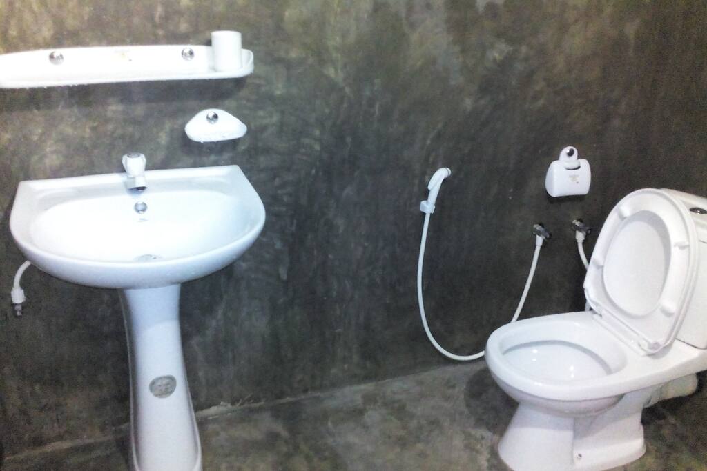 Ensuite bathroom.
