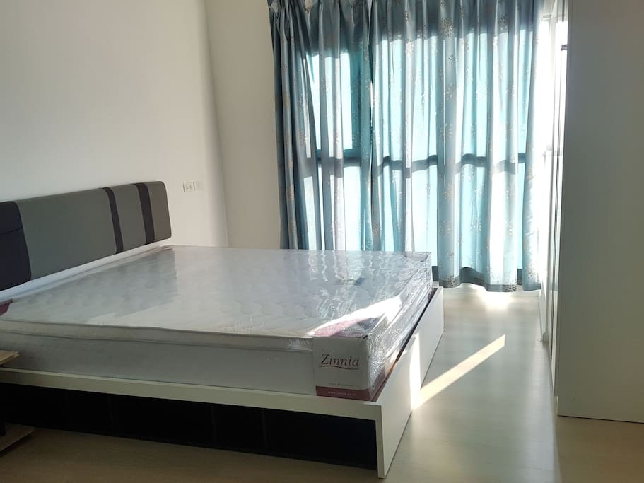 King size bed
