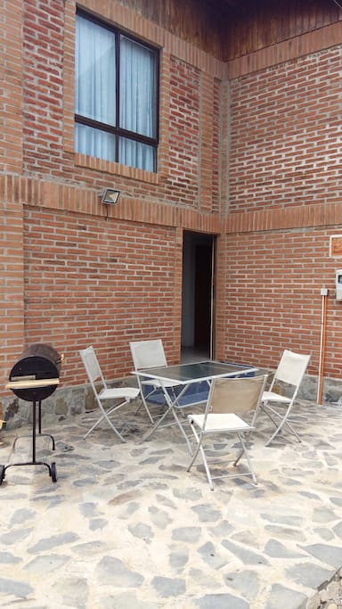 Terraza de entrada principal