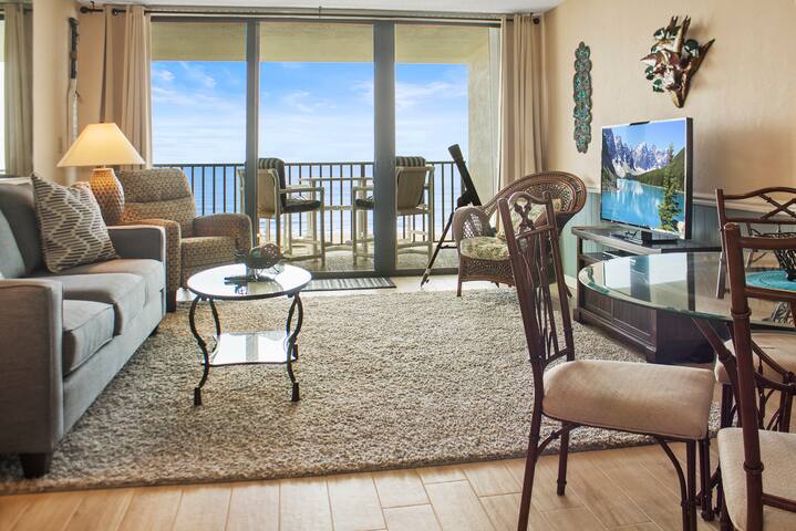 2/2 Direct Ocean Front view - w/ pool, sleeps 4