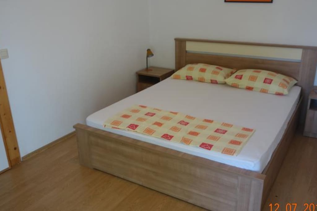 south room (double bed 12m2)