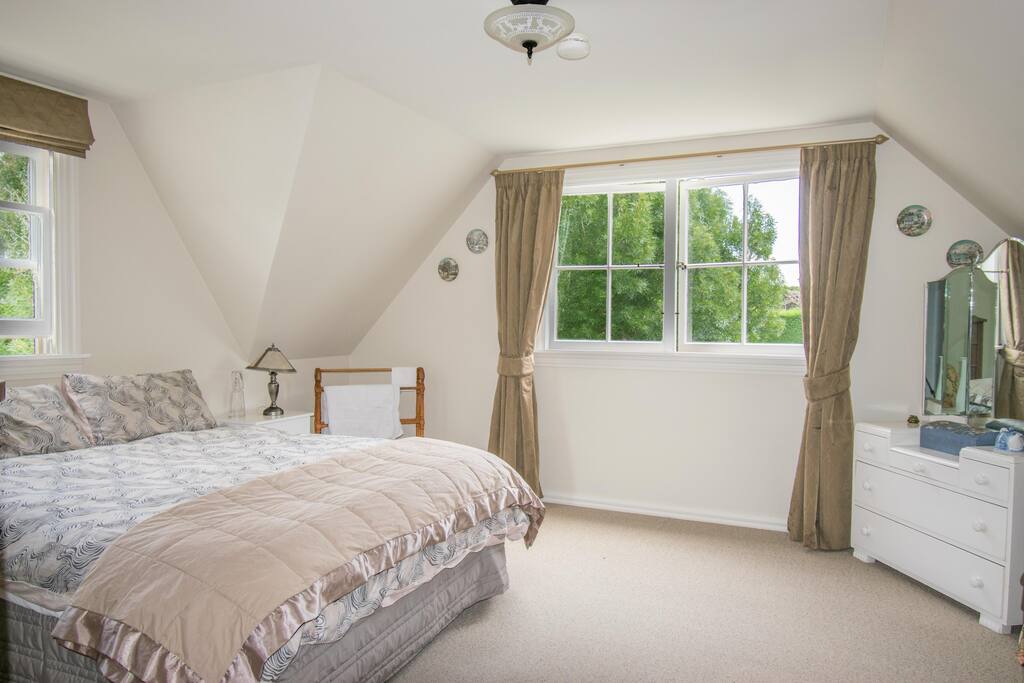 Bedroom 1 -one queen bed