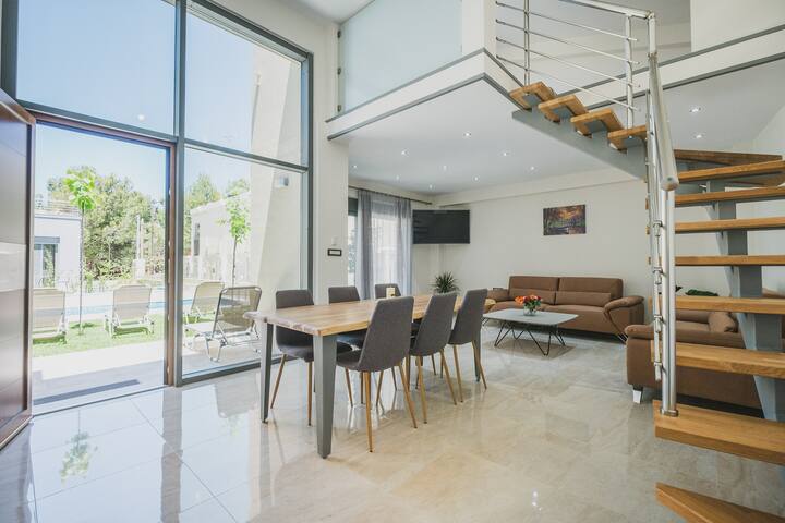 Park-view Lux Pool Villa, steps to the Beach gallery image 3