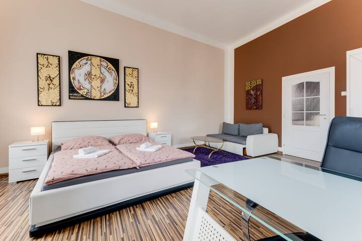 Amazing LUXURY “Gautama” Apartment gallery image 4