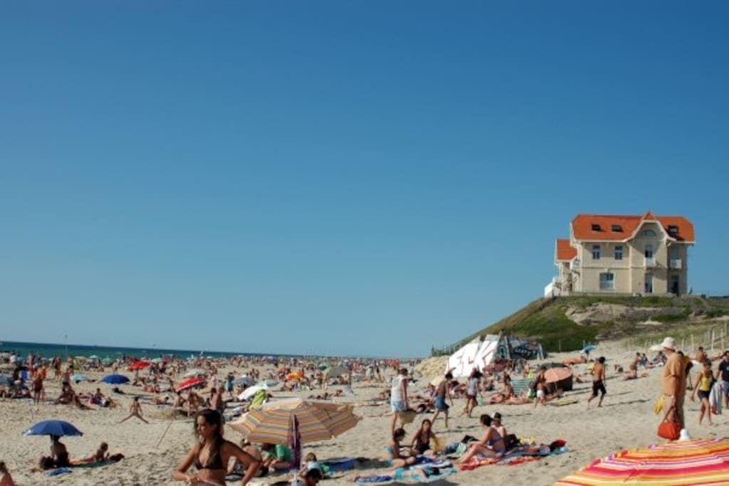 L'unique maison de la côte sur la dune face à l'océan...