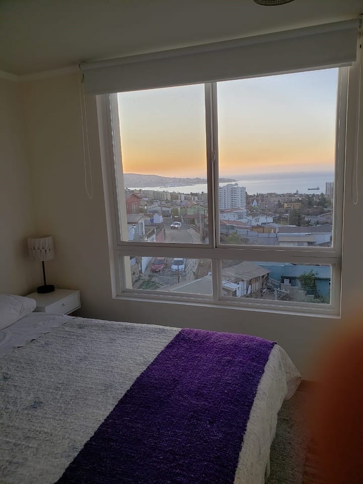 Гледка към родителска спалня Спалня