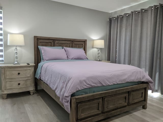 Unique 7 Bedroom+5 Bath Front & Back house Disney