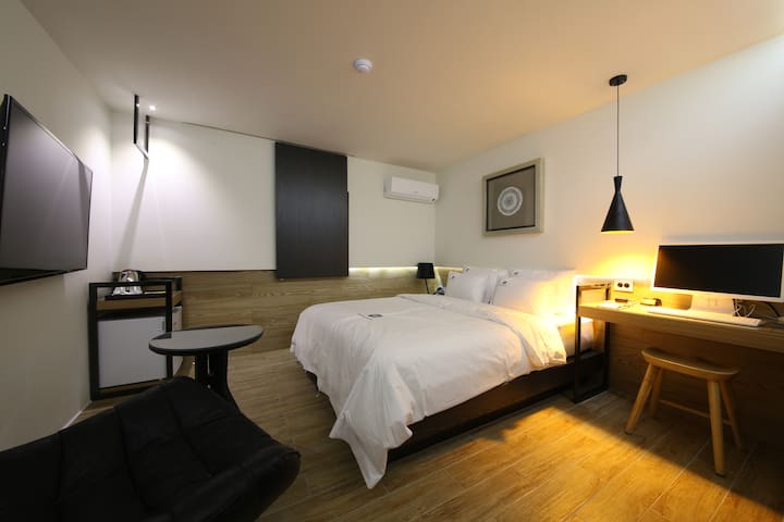 Avenue Hotel Deluxe (former main station 5 minutes away)