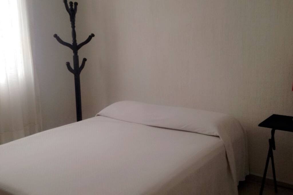 Recamara con cama matrimonial