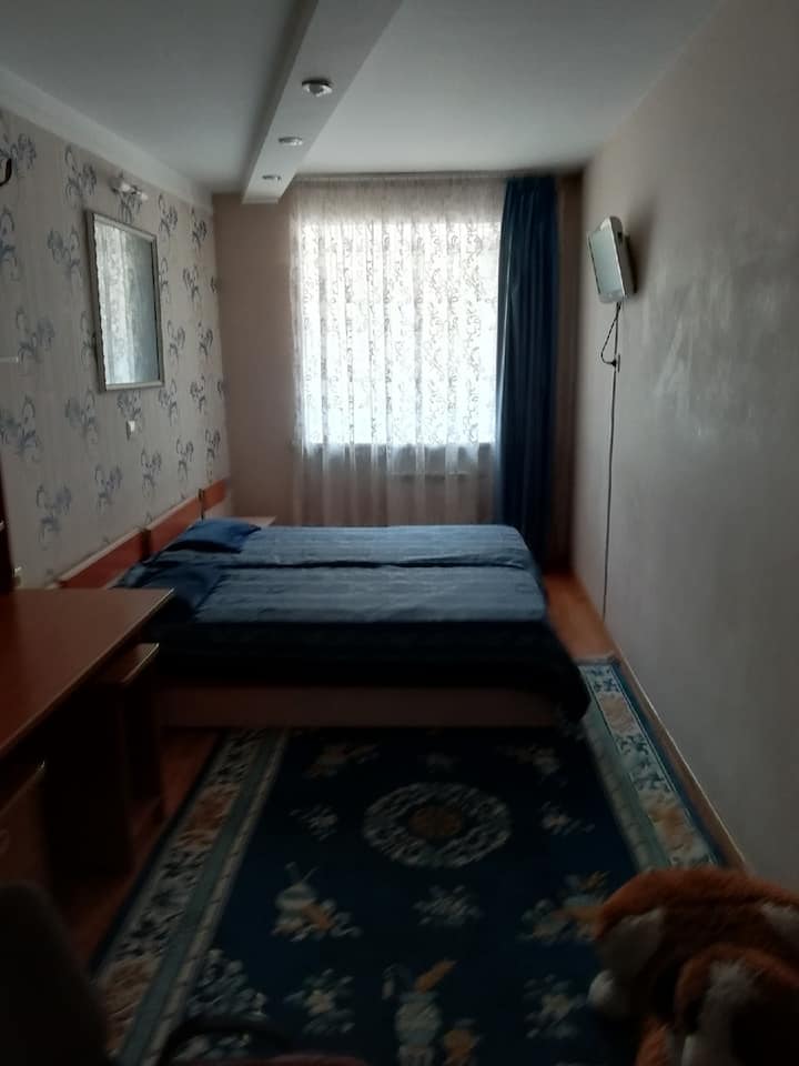 Spavaća soba s dva kreveta