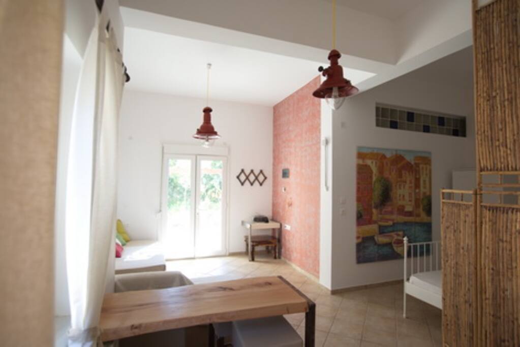 sitting room, access to the courtyard