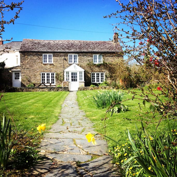 Traditional Cornish Cottage Houses for Rent in Cornwall, England
