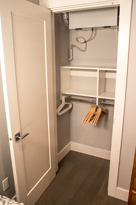 There's even a place to just hang around. (Also an extra blanket and pillows.)
