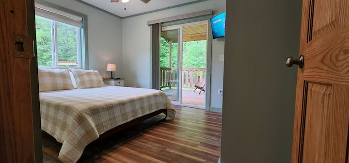 "Tulikuwa na wakati mzuri! Nyumba ya mbao ilikuwa nzuri! Siwezi kusubiri kurudi!"
AirBNB Michelle