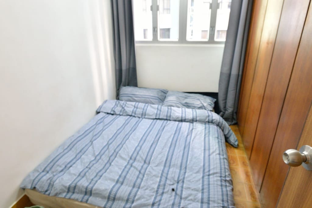 Newly bought comfy queen size bed / 2 meters of wardrobe