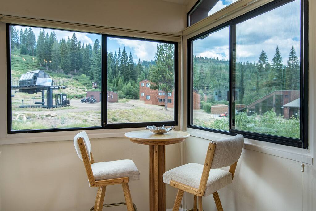 Sip morning coffee at the breakfast nook in the kitchen overlooking the ski area.