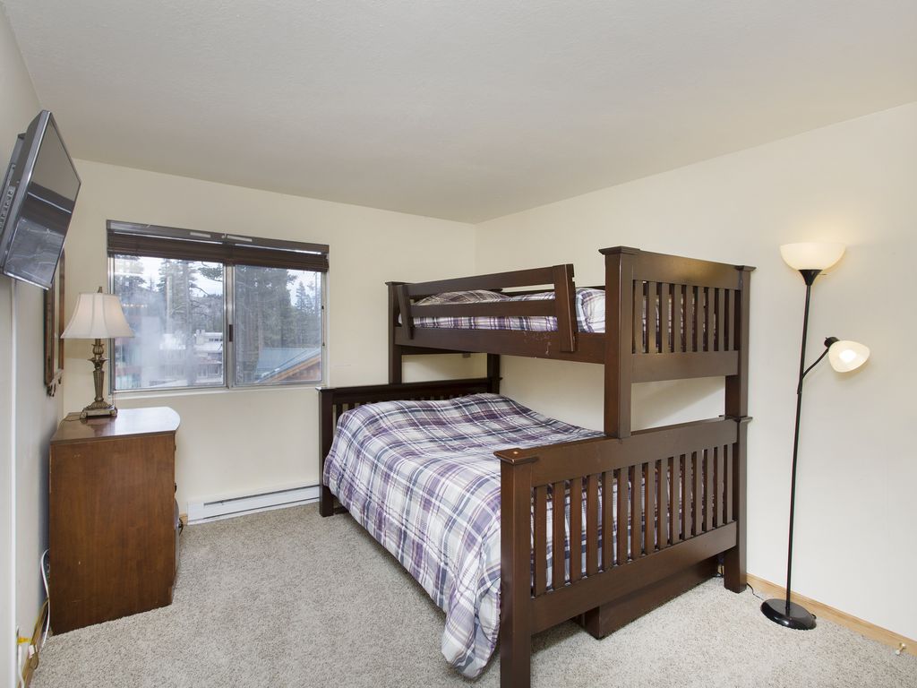 Spavaća soba s 2 bračna kreveta (160x200), TV