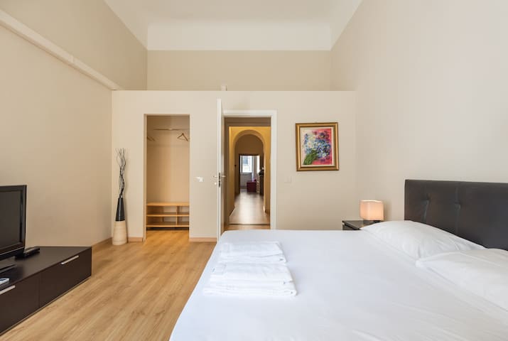 Piazza Strozzi Luxury Apartment gallery image 3