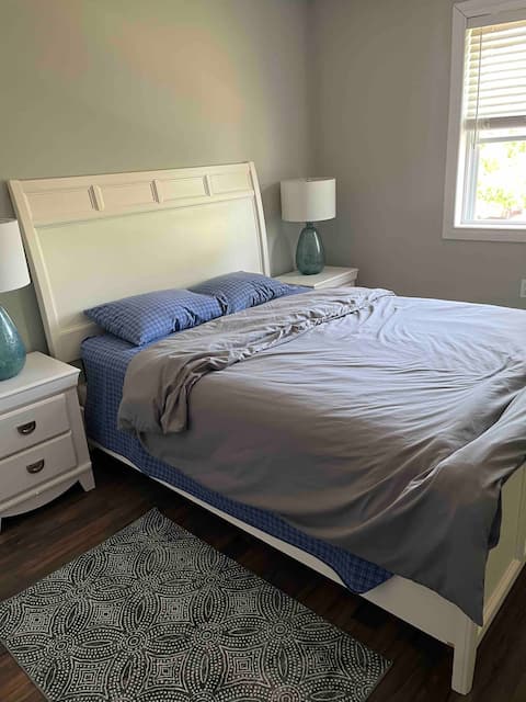 Blue Door upper apartment with king bed