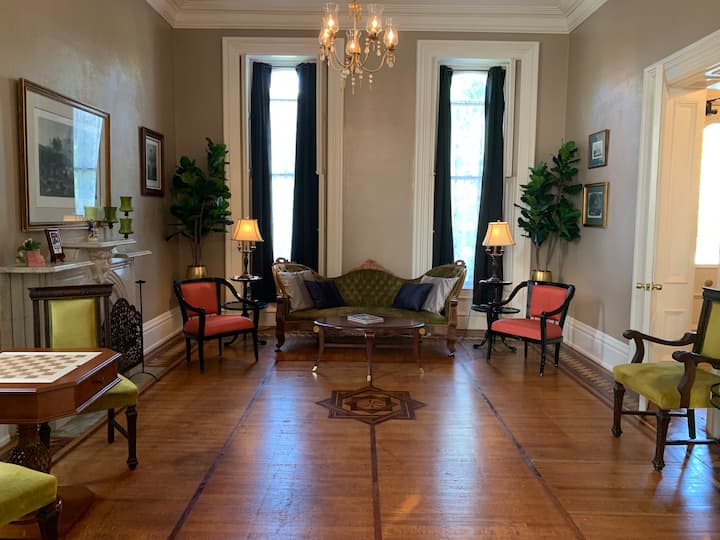 Historic Mansionclose to downtownno cleaning fee Houses for Rent in Hannibal, Missouri