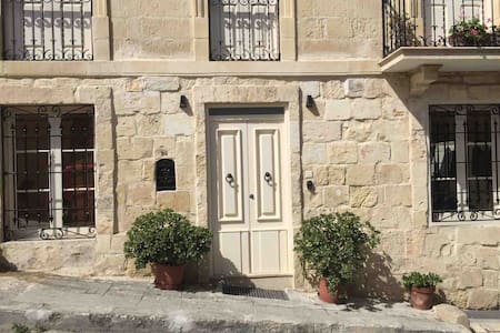 Valletta house close to the sea