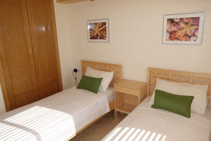 سريرين صغيرين، دوس كاماز فرديان، لومو