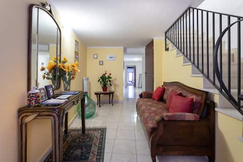 San Salvatore: entire house in the heart of the historic center